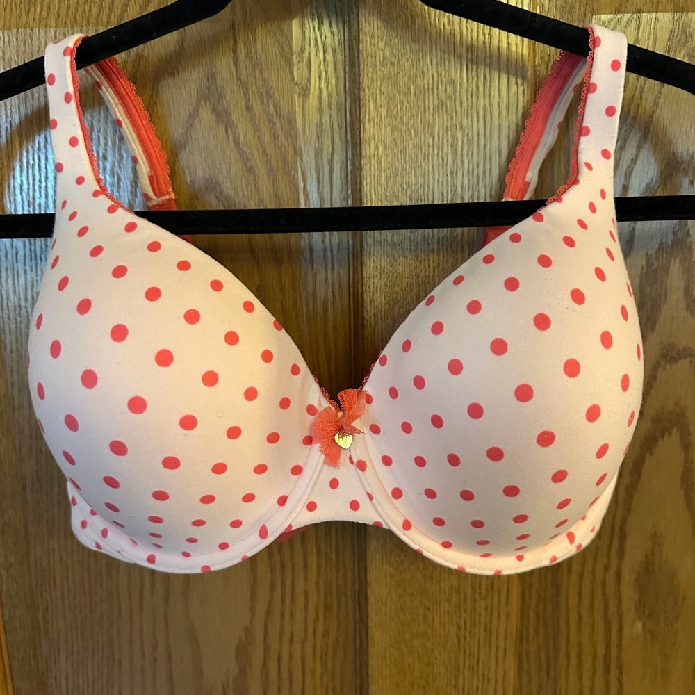 Victoria's Secret Lined Perfect Coverage Pink Polka Dot Bra.  Size 36DDD.